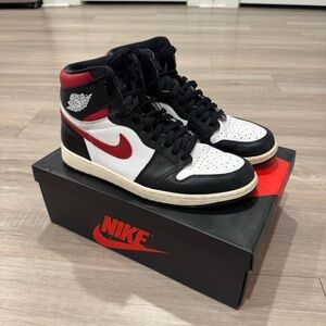 Men’s Nike Jordan 1 Retro High OG Black Gym Red